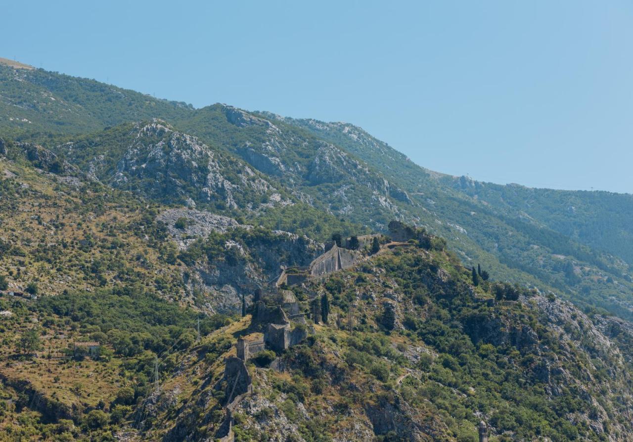 Berge Apartments Kotor Bagian luar foto
